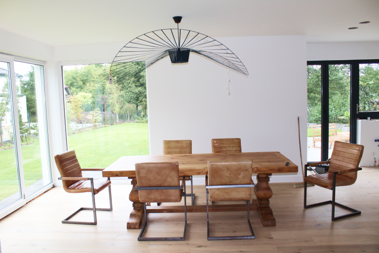 montaż paneli, podłogi w salonie - dom jednorodzinny Szcezcin