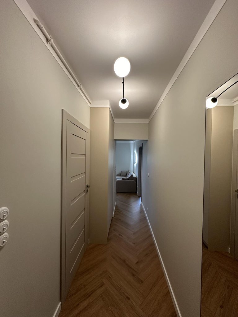 Remont mieszkania - korytarz - Petrohouse