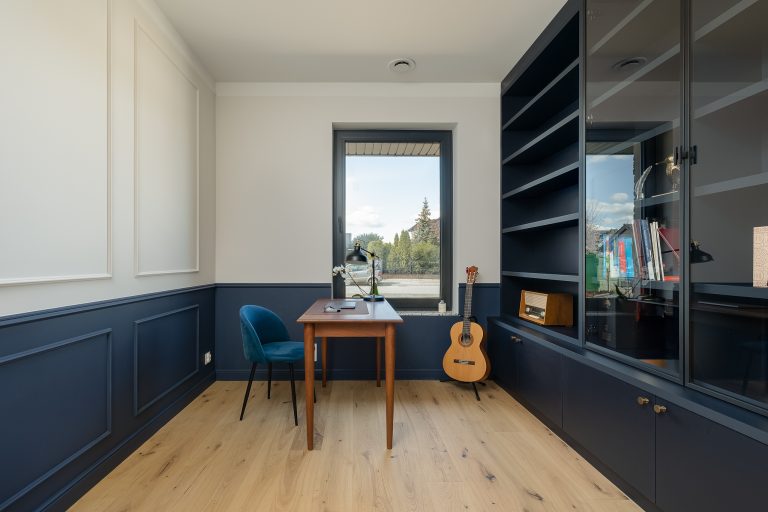 Remont domu jednorodzinnego - bióro - Petrohouse