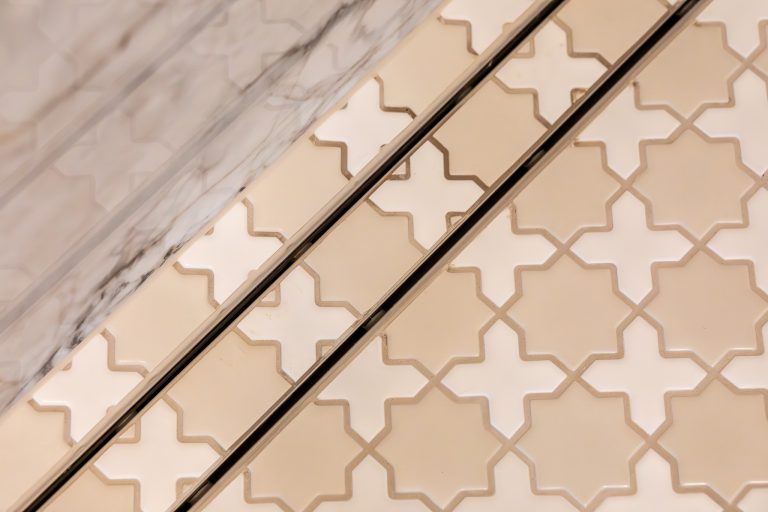 Remont domu jednorodzinnego - kafelki - Petrohouse