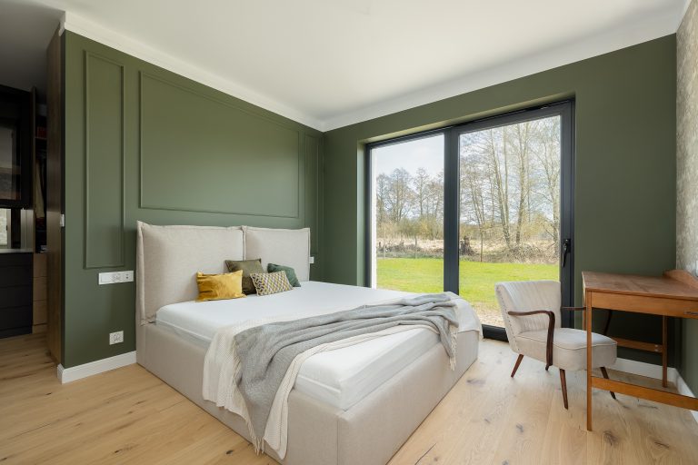 Remont domu jednorodzinnego - sypialnia - Petrohouse