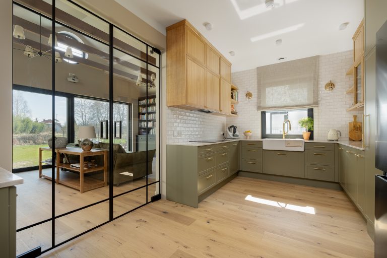 Remont domu jednorodzinnego - kuchnia nowoczesna - Petrohouse