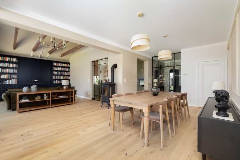 Remont domu jednorodzinnego - salon - Petrohouse